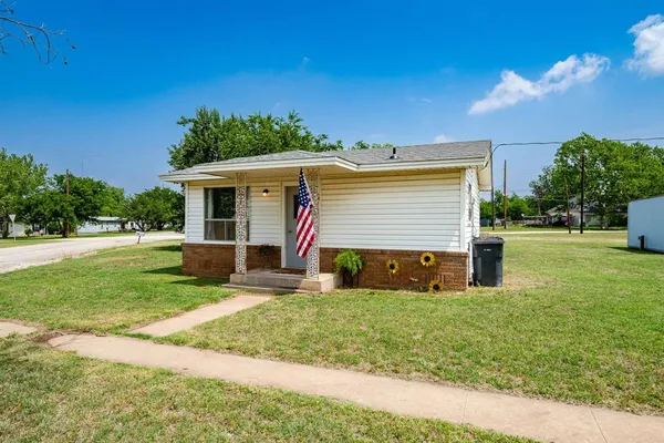 $324,900 | 1001 East Nevada Street, Seymour, TX 76380
