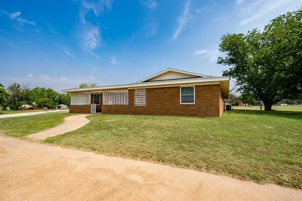 $324,900 | 1001 East Nevada Street, Seymour, TX 76380