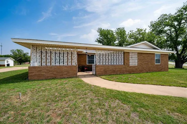 $324,900 | 1001 East Nevada Street, Seymour, TX 76380