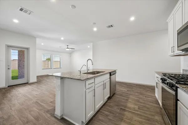 $2,500 | 3505 Rockefeller Road, Texas City, TX 77591