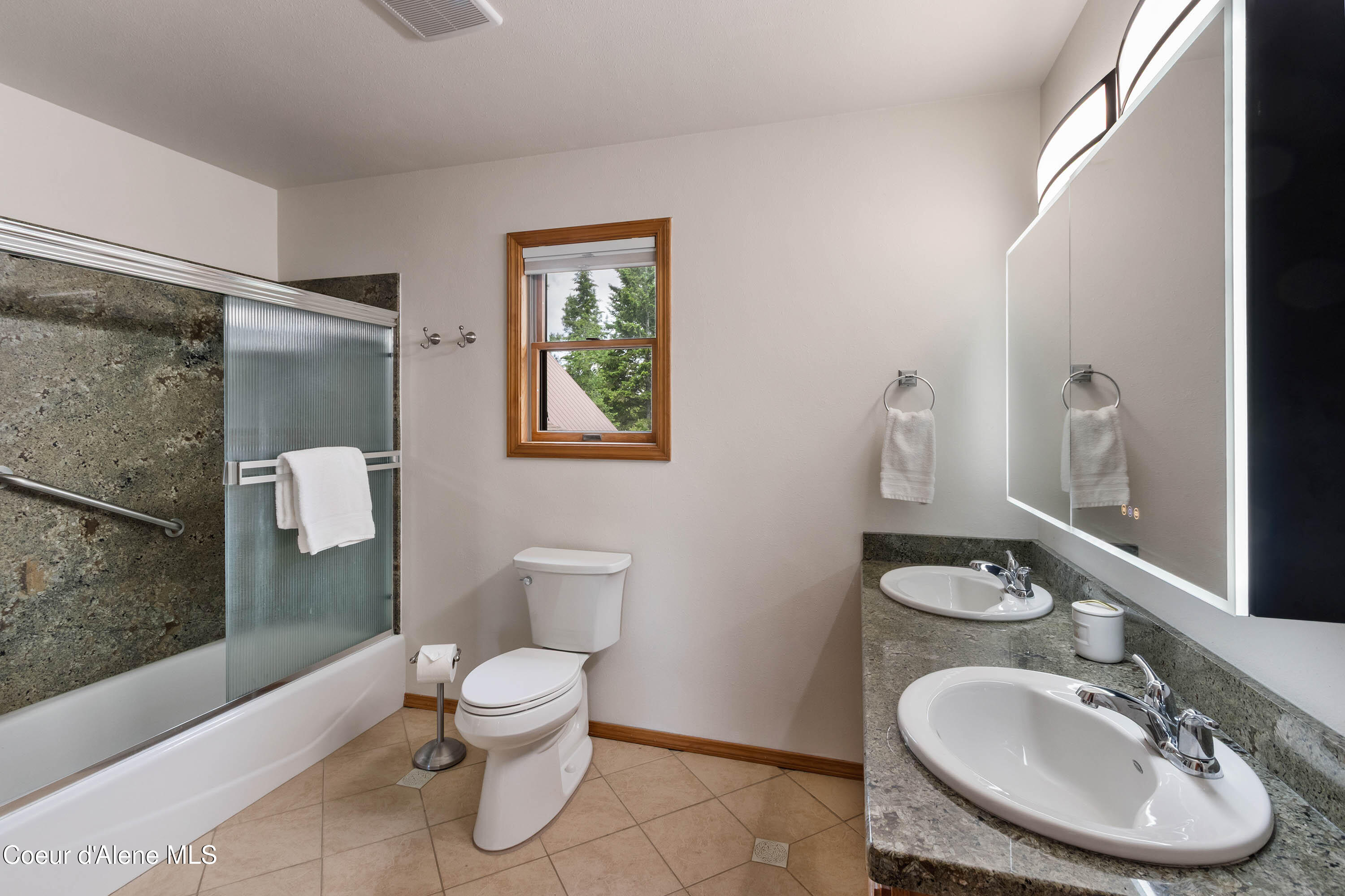 2385 Sunnyside Road Sandpoint, ID 83864 - Photo 26 of 64 Upstairs Bathroom