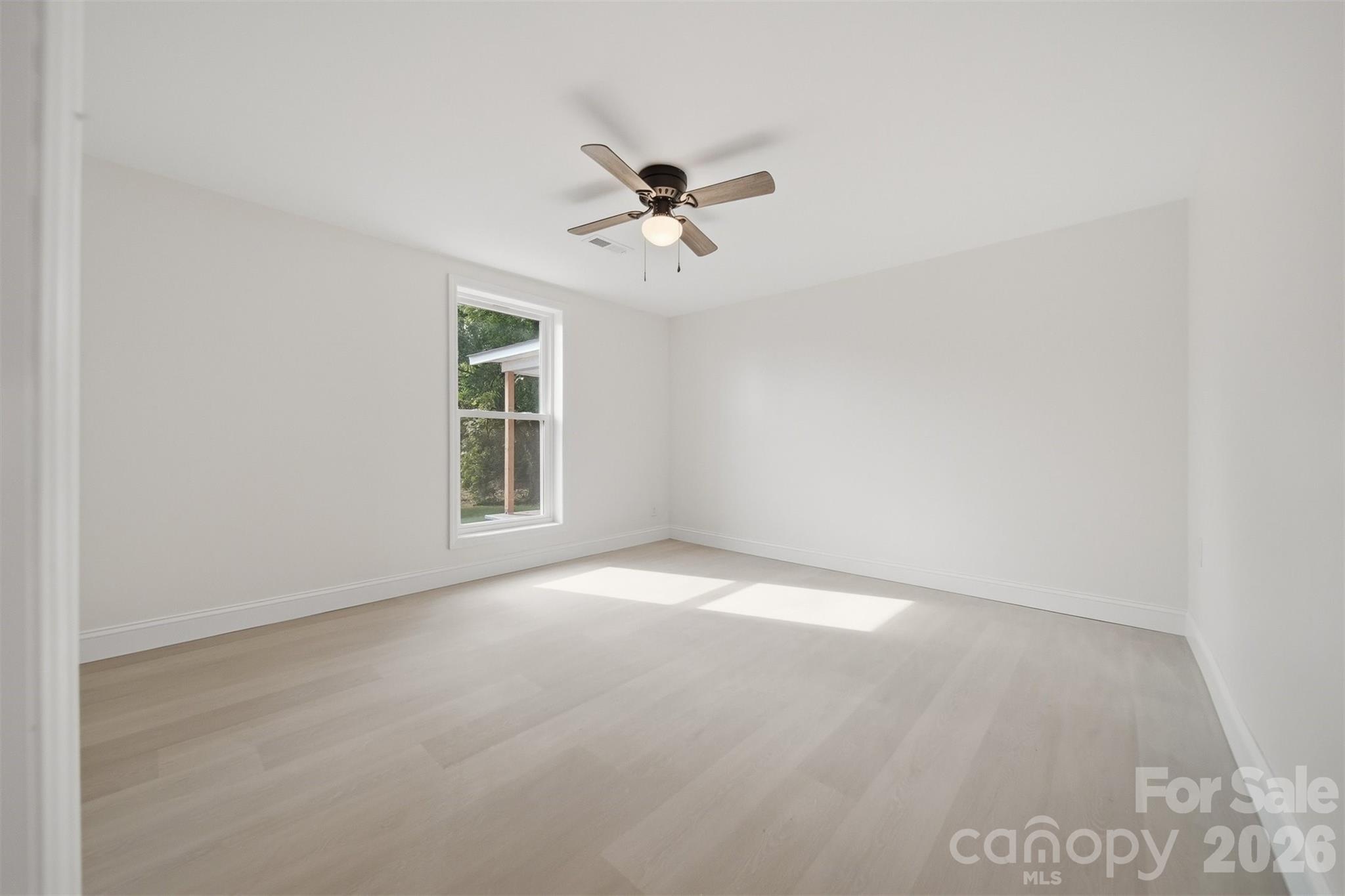 218 33rd Street Southwest Hickory, NC 28602 - Photo 15 of 26