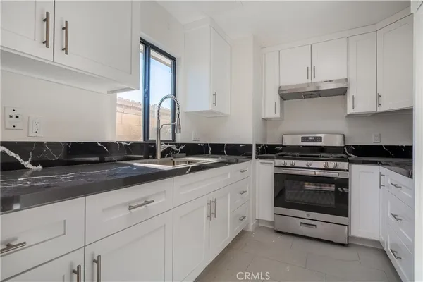 $2,190 | 38478 Larkin Avenue, Unit B, Palmdale, CA 93550