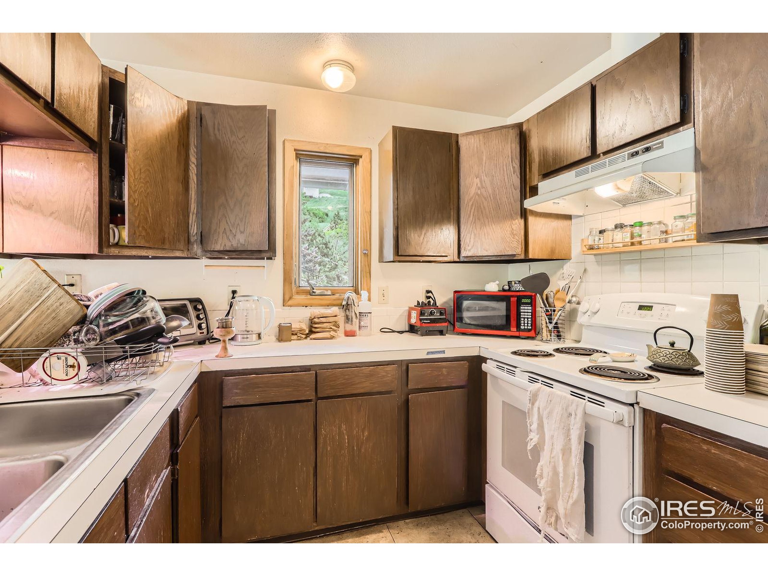 27 Arrowleaf Court Boulder, CO 80304 - Photo 13 of 29 a kitchen with a sink stove and cabinets