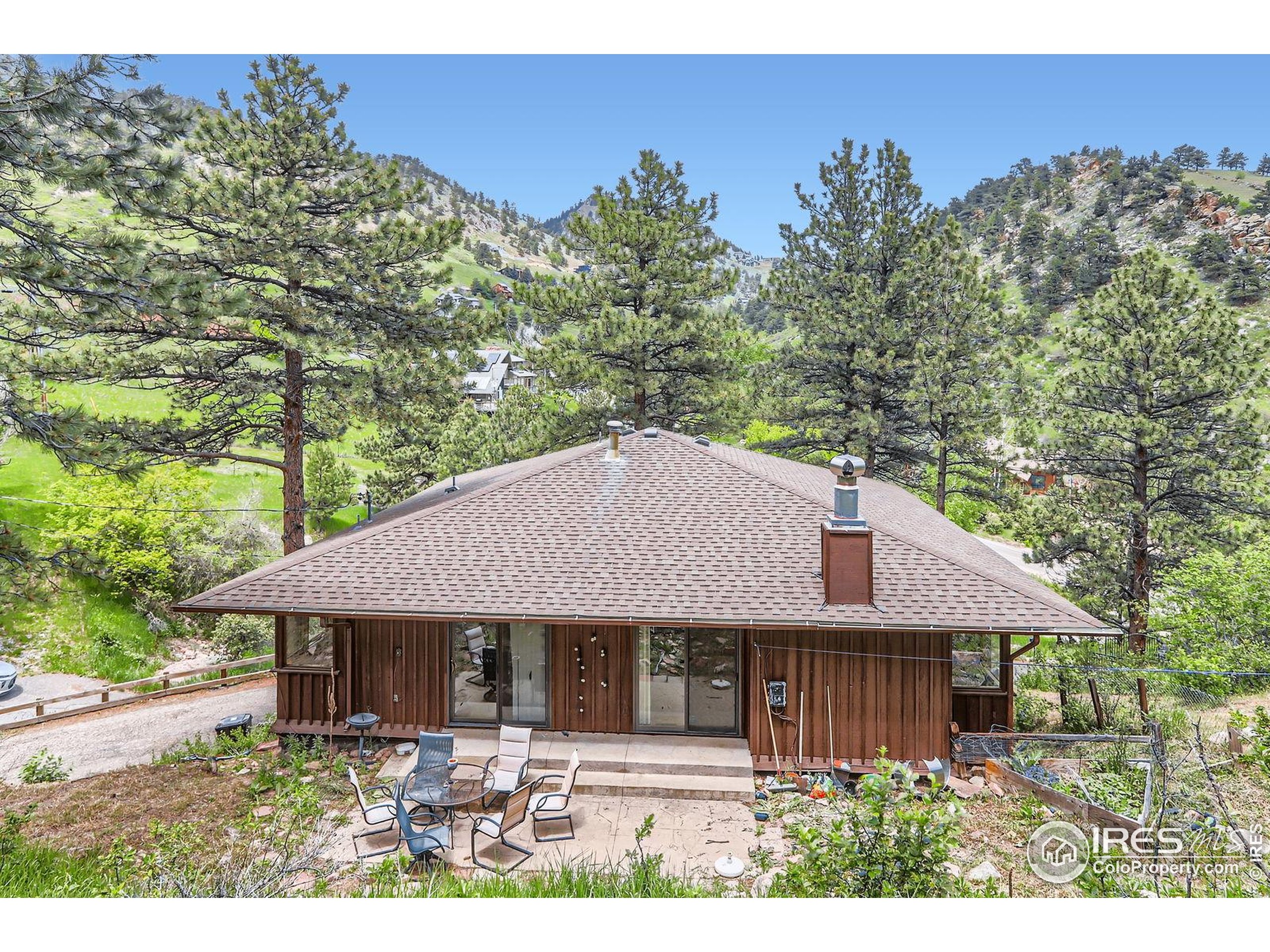 27 Arrowleaf Court Boulder, CO 80304 - Photo 26 of 29 a front view of a house with garden