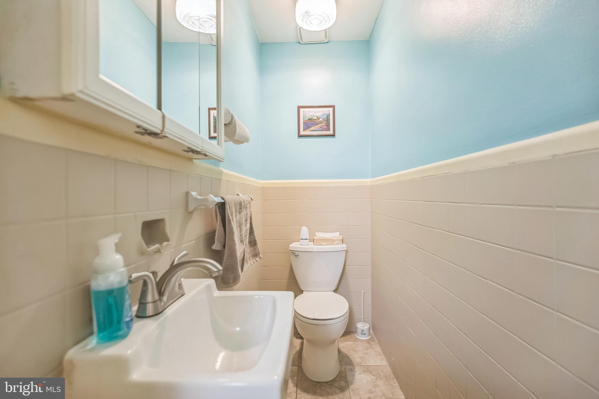 2047 Locust Street Philadelphia, PA 19103 - Photo 13 of 33 1st Floor Half Bathroom