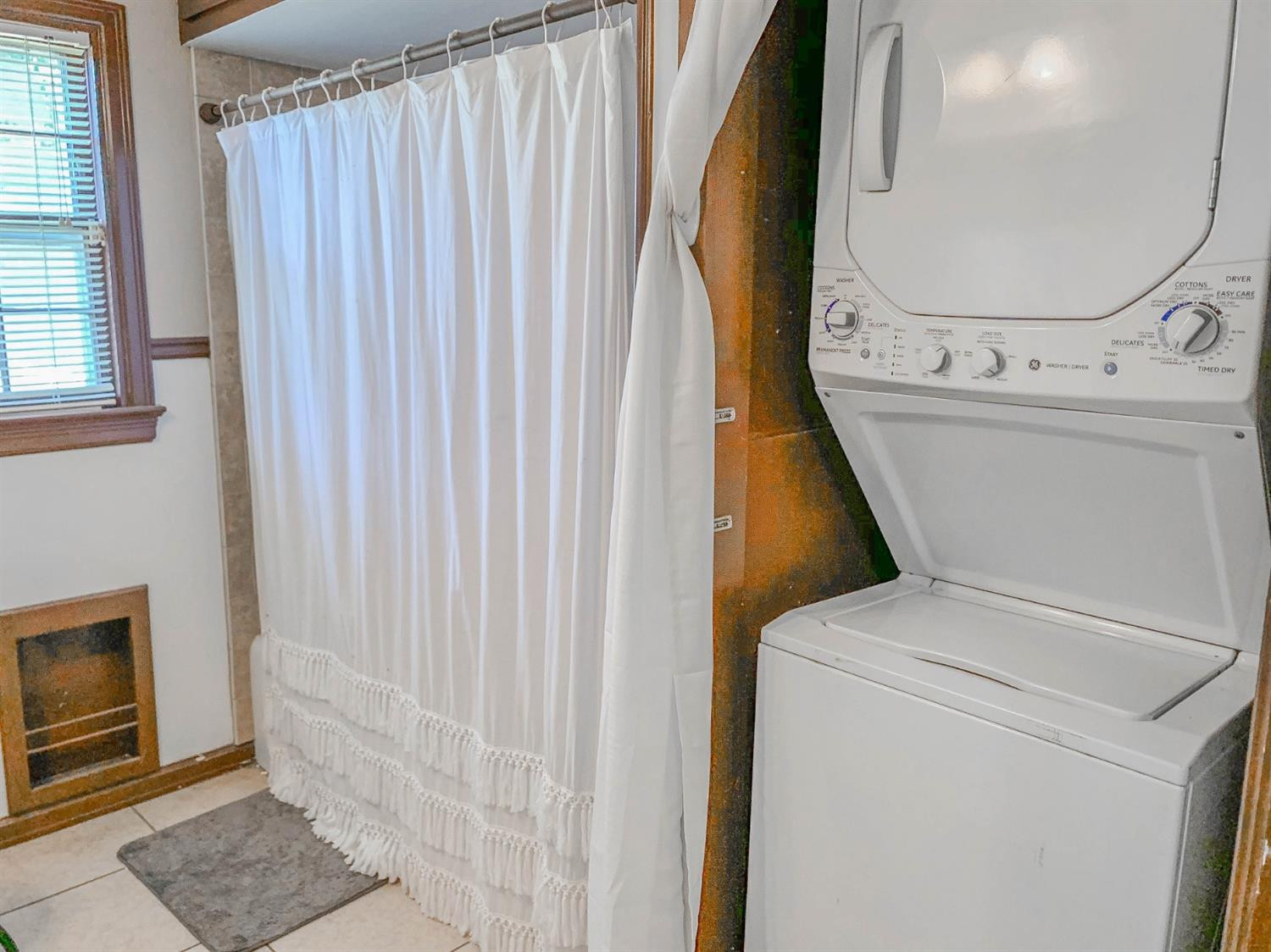 2401 26th Street Lubbock, TX 79411 - Photo 13 of 13 a utility room with dryer and washer