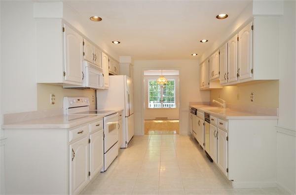 75 Fuller Pond Road, Unit 75 Middleton, MA 01949 - Photo 4 of 12 Gallery Image 4