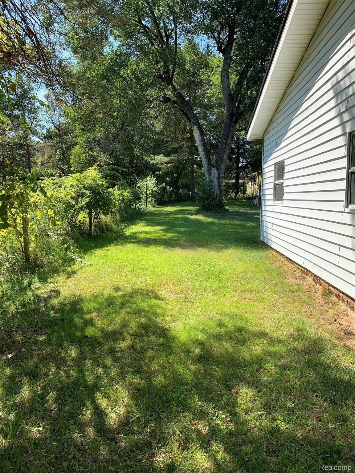 1707 Millville Road Lapeer, MI 48446 - Photo 20 of 26 Deep backyard.