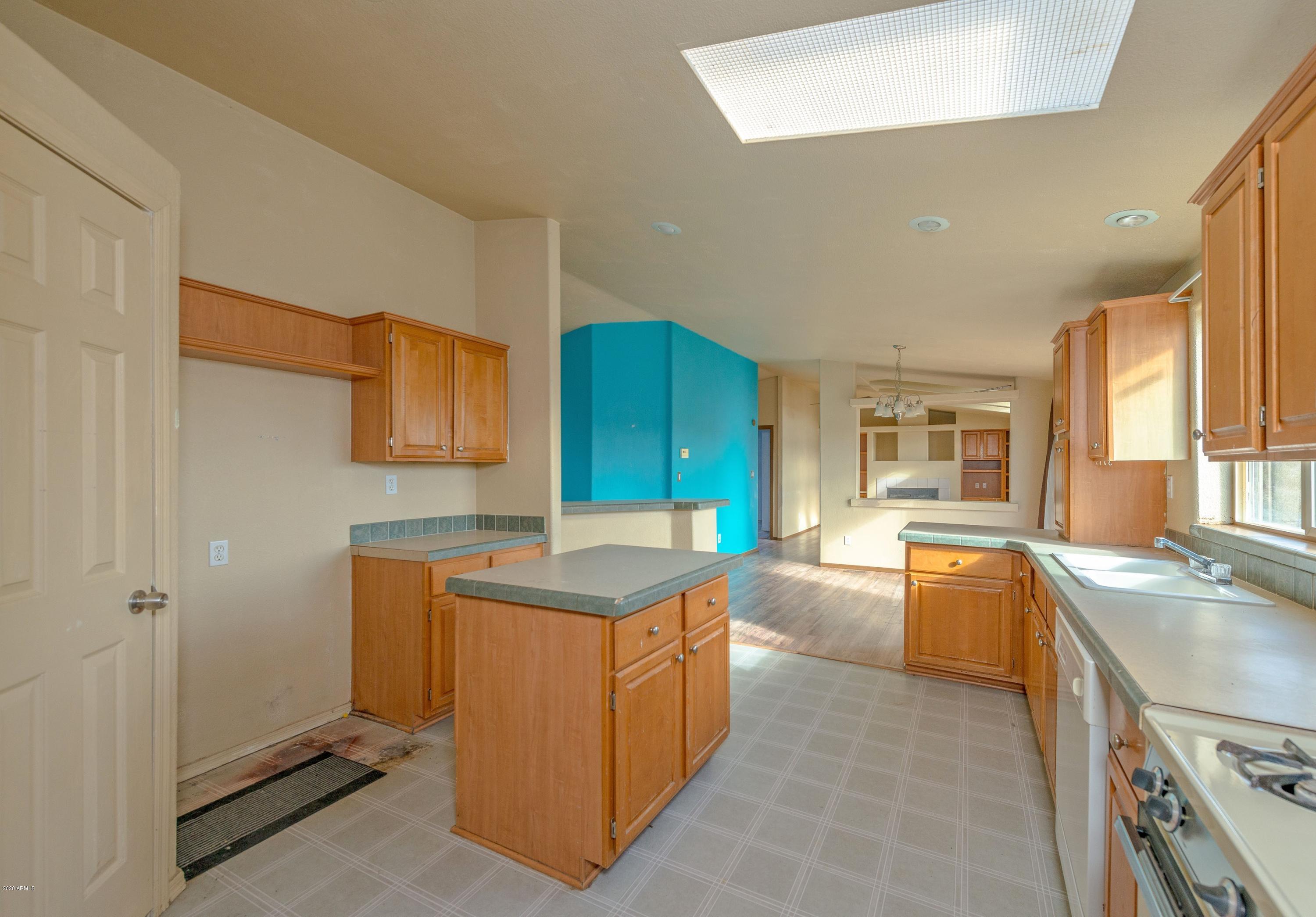 12545 Windmill Road Skull Valley, AZ 86338 - Photo 7 of 38 007_KitchenDining