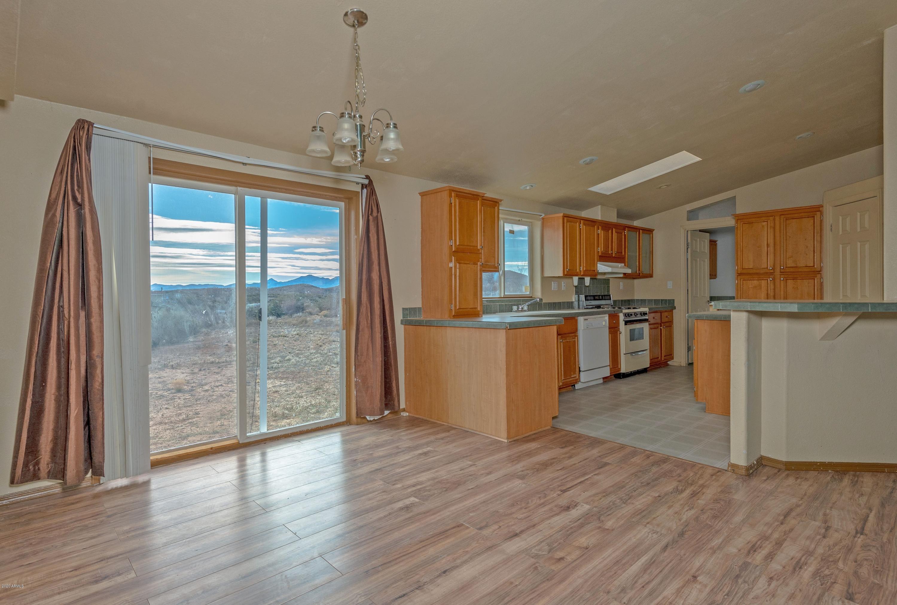 12545 Windmill Road Skull Valley, AZ 86338 - Photo 8 of 38 008_DiningKitchen
