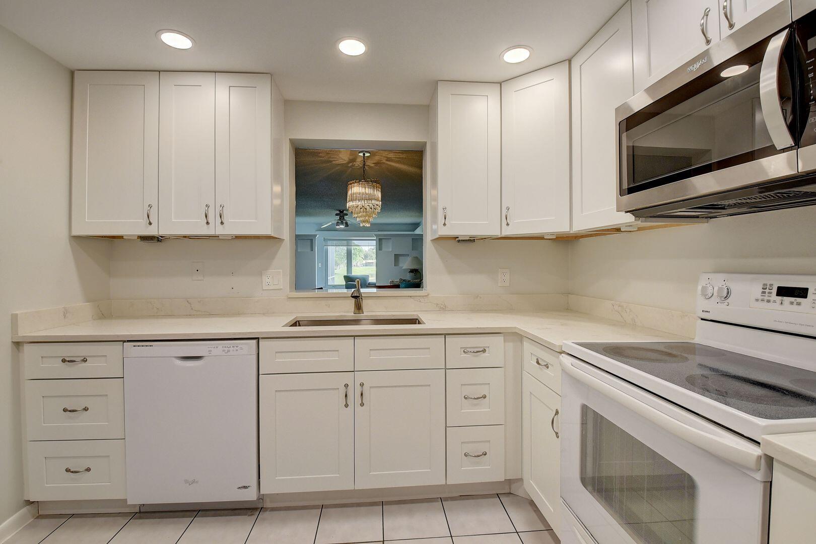 9111 Tracy Court, Unit 4 Boca Raton, FL 33496 - Photo 5 of 47 Kitchen