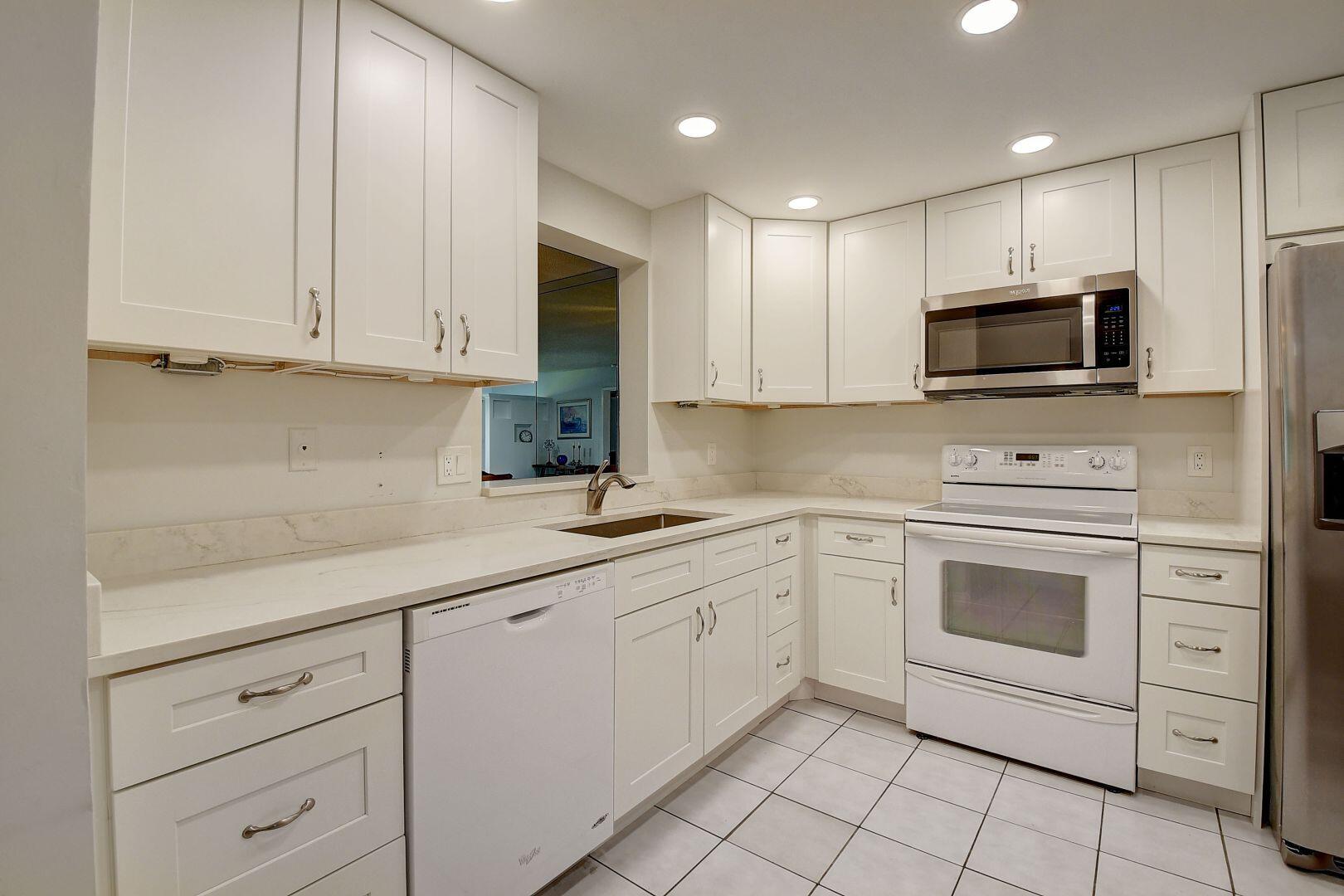 9111 Tracy Court, Unit 4 Boca Raton, FL 33496 - Photo 6 of 47 Kitchen