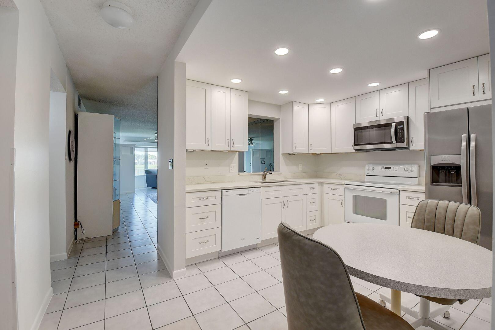 9111 Tracy Court, Unit 4 Boca Raton, FL 33496 - Photo 7 of 47 Kitchen