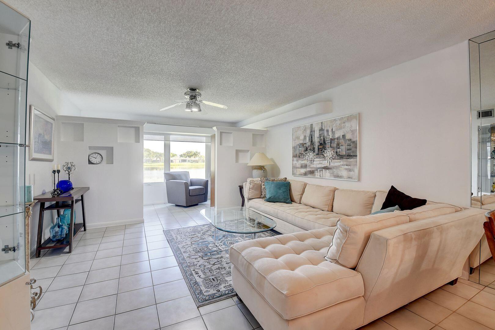 9111 Tracy Court, Unit 4 Boca Raton, FL 33496 - Photo 9 of 47 Living Area