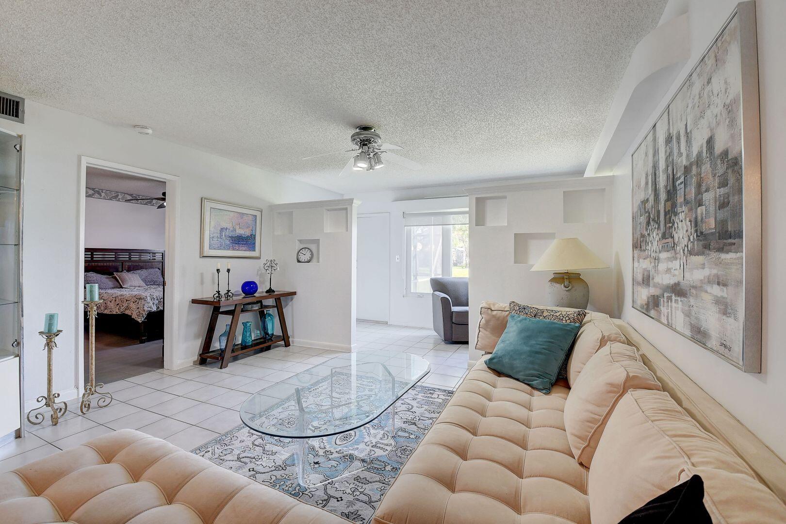 9111 Tracy Court, Unit 4 Boca Raton, FL 33496 - Photo 10 of 47 Living Area