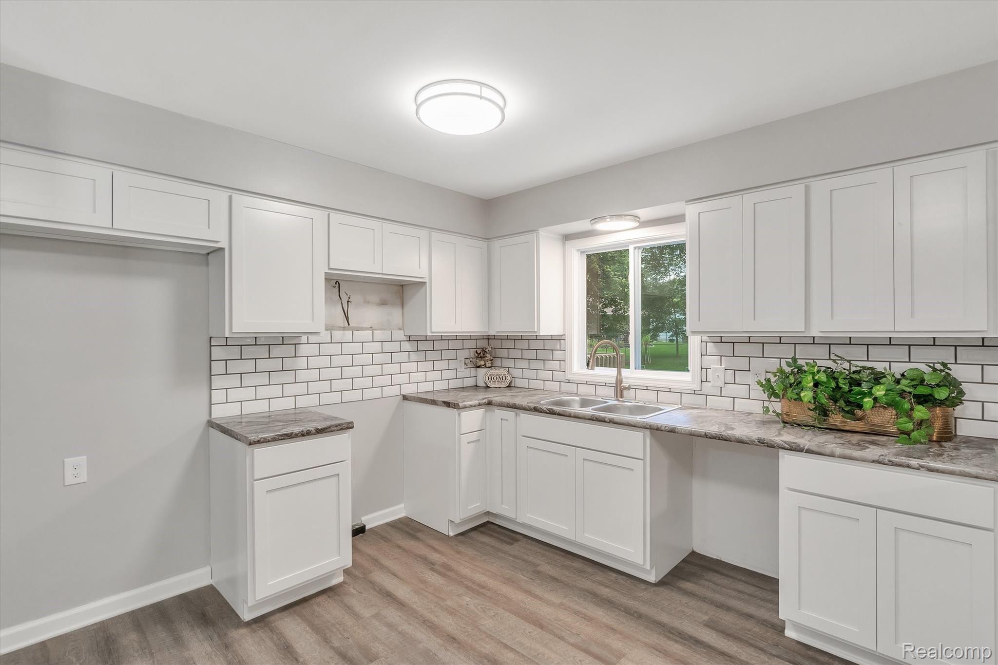 6504 North Genesee Road Flint, MI 48506 - Photo 14 of 35 14-6504 N Genesee Rd-Windowstill Real Estate Photography-13.jpg