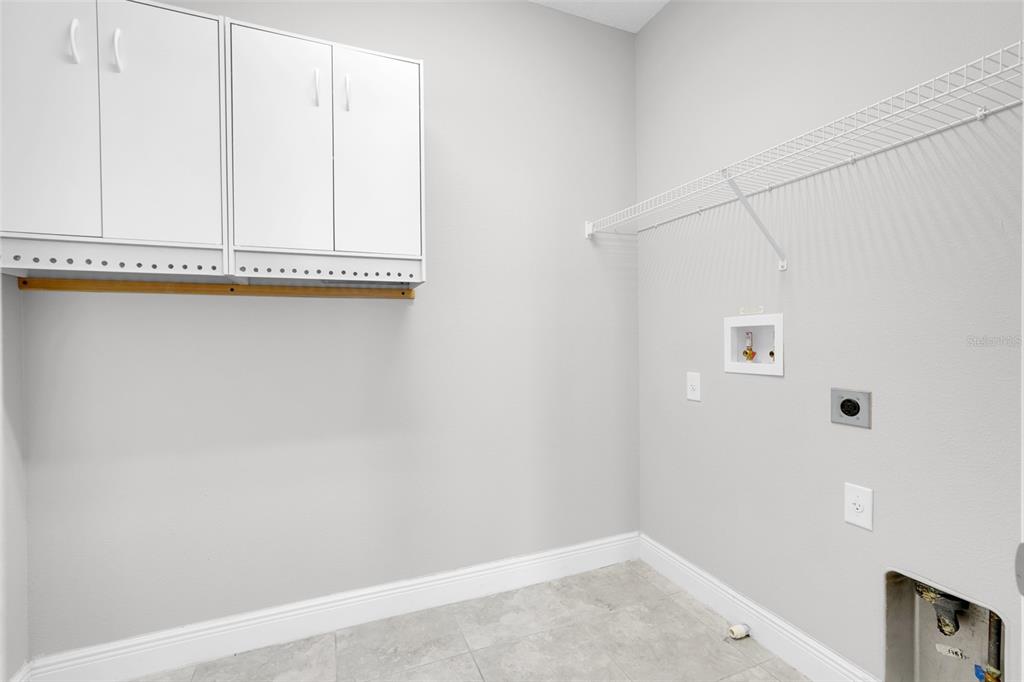 959 Maypole Drive Apopka, FL 32703 - Photo 30 of 44 a view of a closet