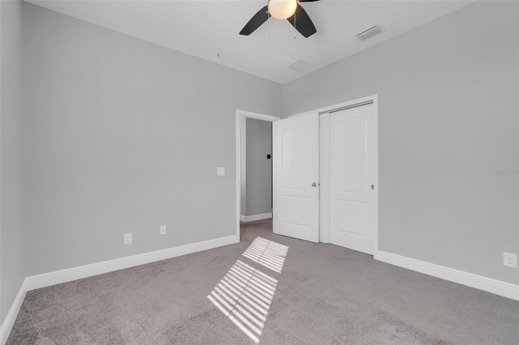 959 Maypole Drive Apopka, FL 32703 - Photo 31 of 44 an empty room with ceiling fan and window