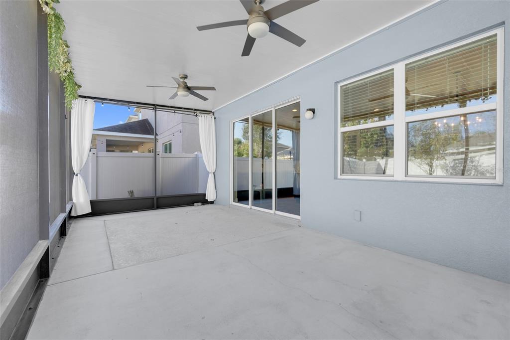 959 Maypole Drive Apopka, FL 32703 - Photo 35 of 44 a big room with closet and windows