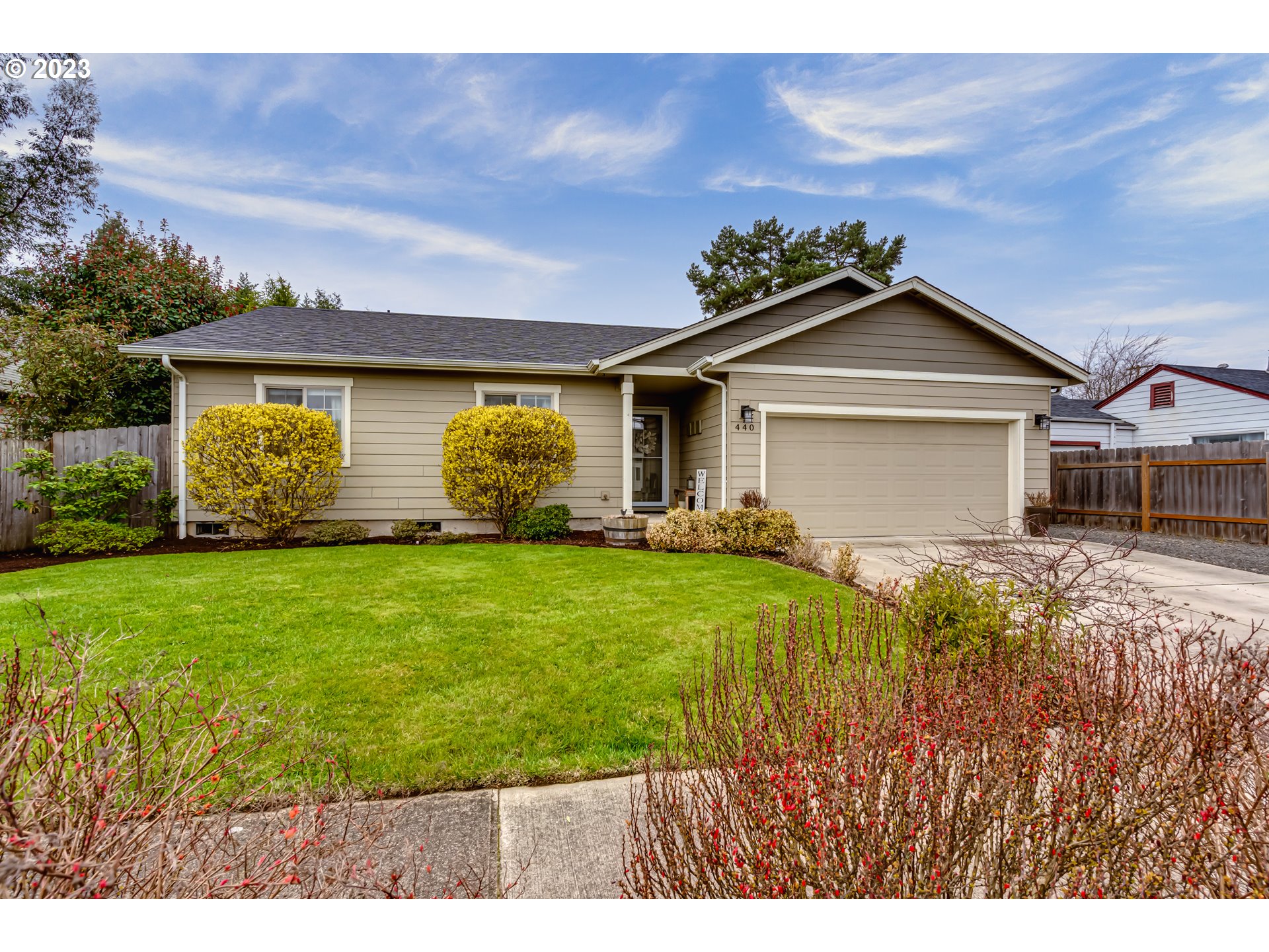 440 22nd Street Springfield, OR 97477 - Photo 2 of 31 a front view of a house with garden