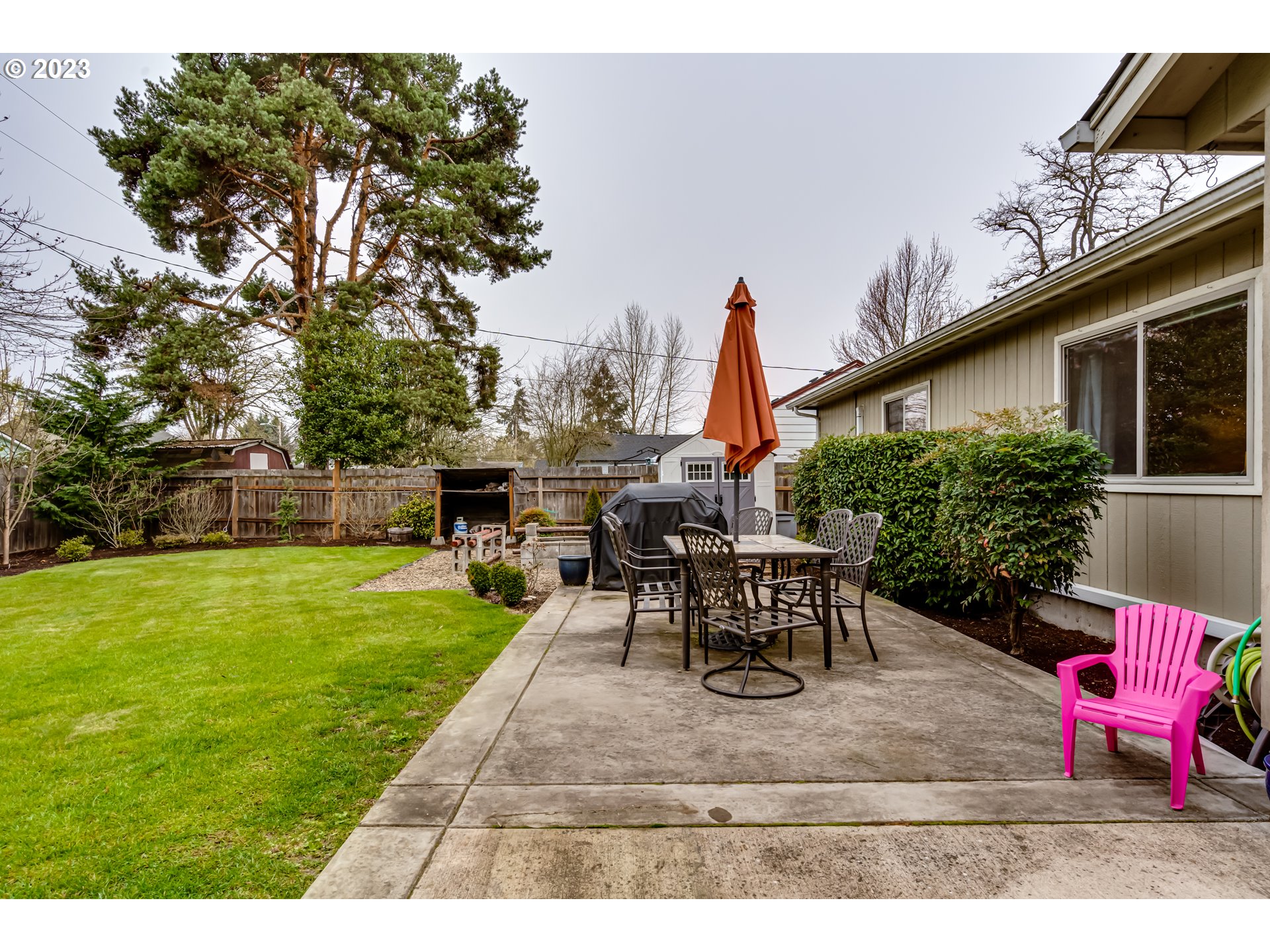 440 22nd Street Springfield, OR 97477 - Photo 24 of 31 a view of a patio with table and chairs potted plants and a large tree