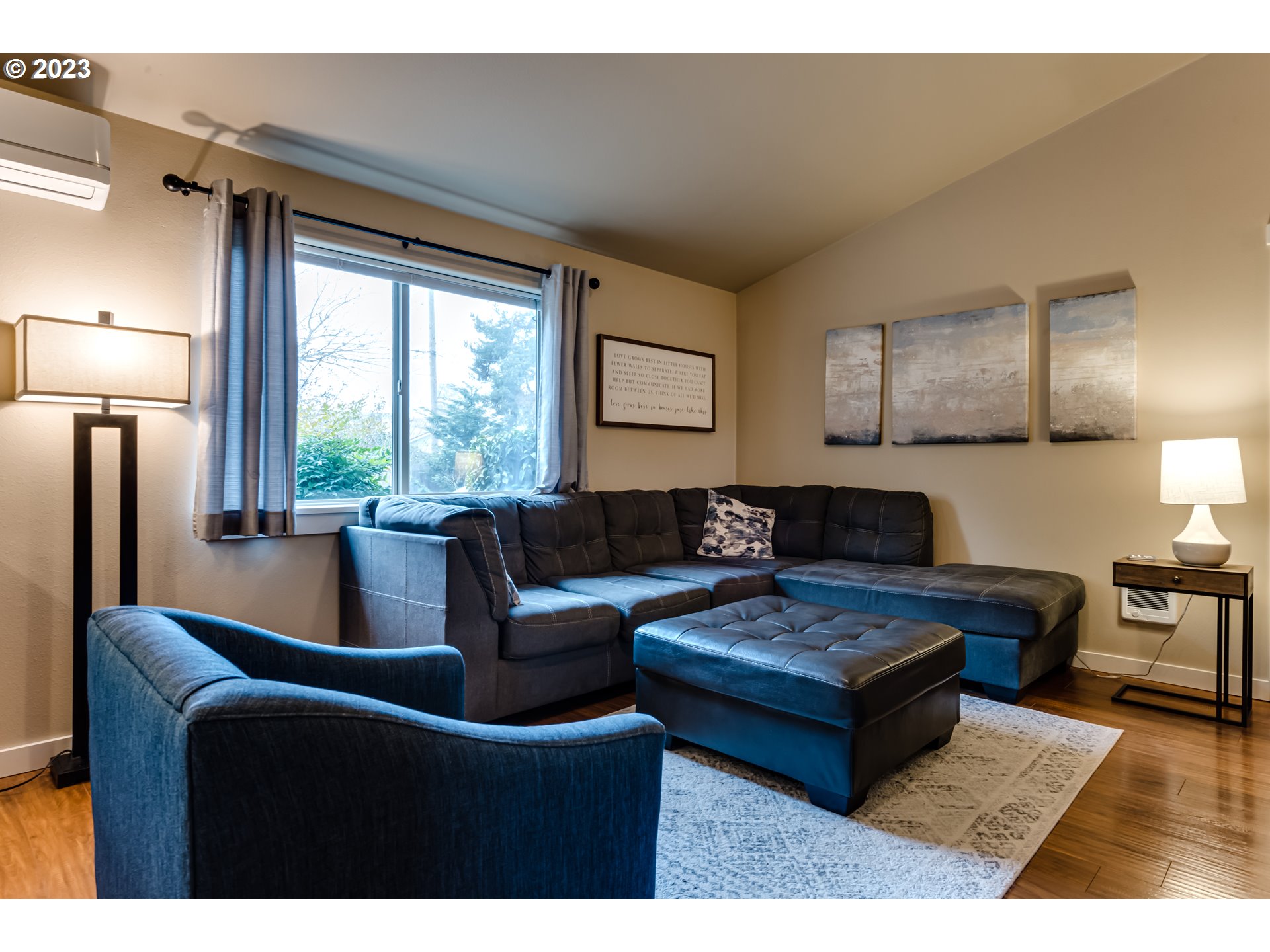 440 22nd Street Springfield, OR 97477 - Photo 4 of 31 a living room with furniture and a large window