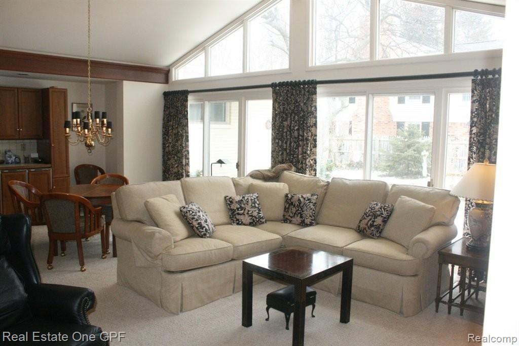 36 Harbor Hill Road Grosse Pointe, MI 48236 - Photo 2 of 16 2 7356 family room.jpg