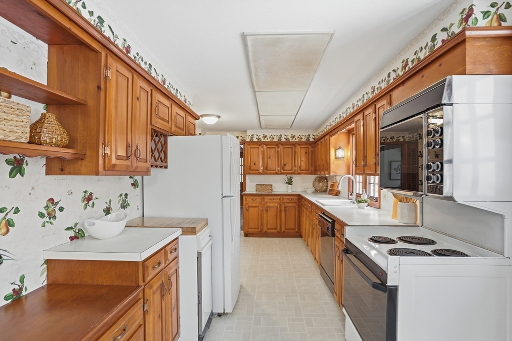 6 Old Village Road Acton, MA 01720 - Photo 8 of 33