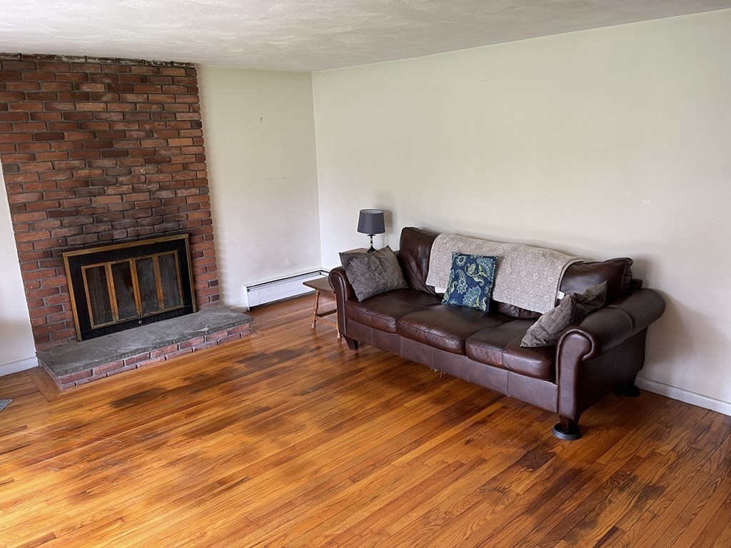 81 Dalton Road Chelmsford, MA 01824 - Photo 4 of 26 Gallery Image 4