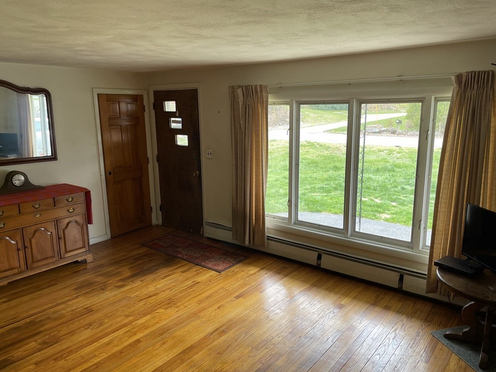 81 Dalton Road Chelmsford, MA 01824 - Photo 5 of 26 Gallery Image 5