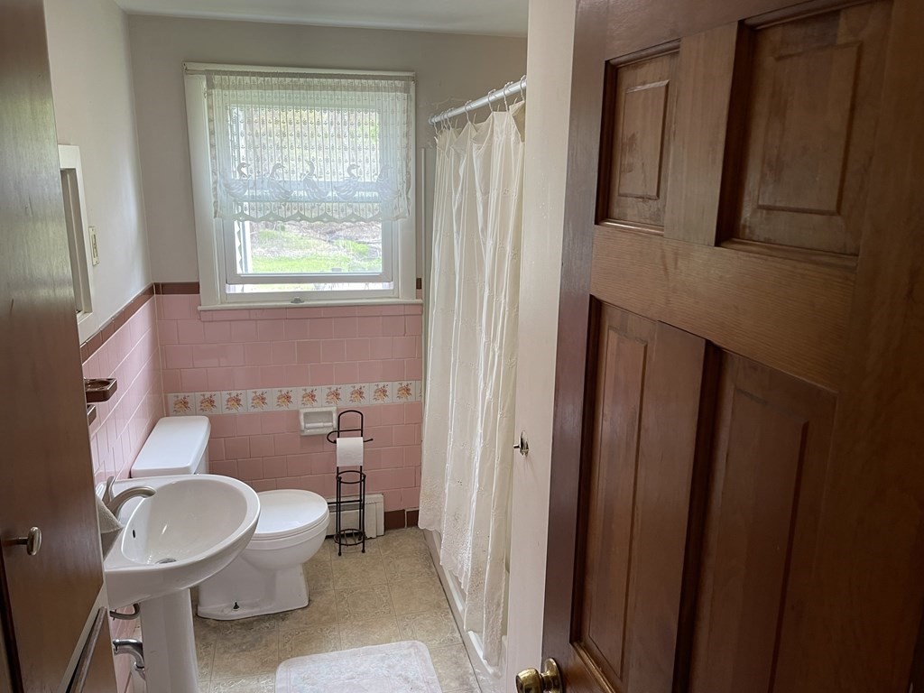 81 Dalton Road Chelmsford, MA 01824 - Photo 6 of 26 Gallery Image 6