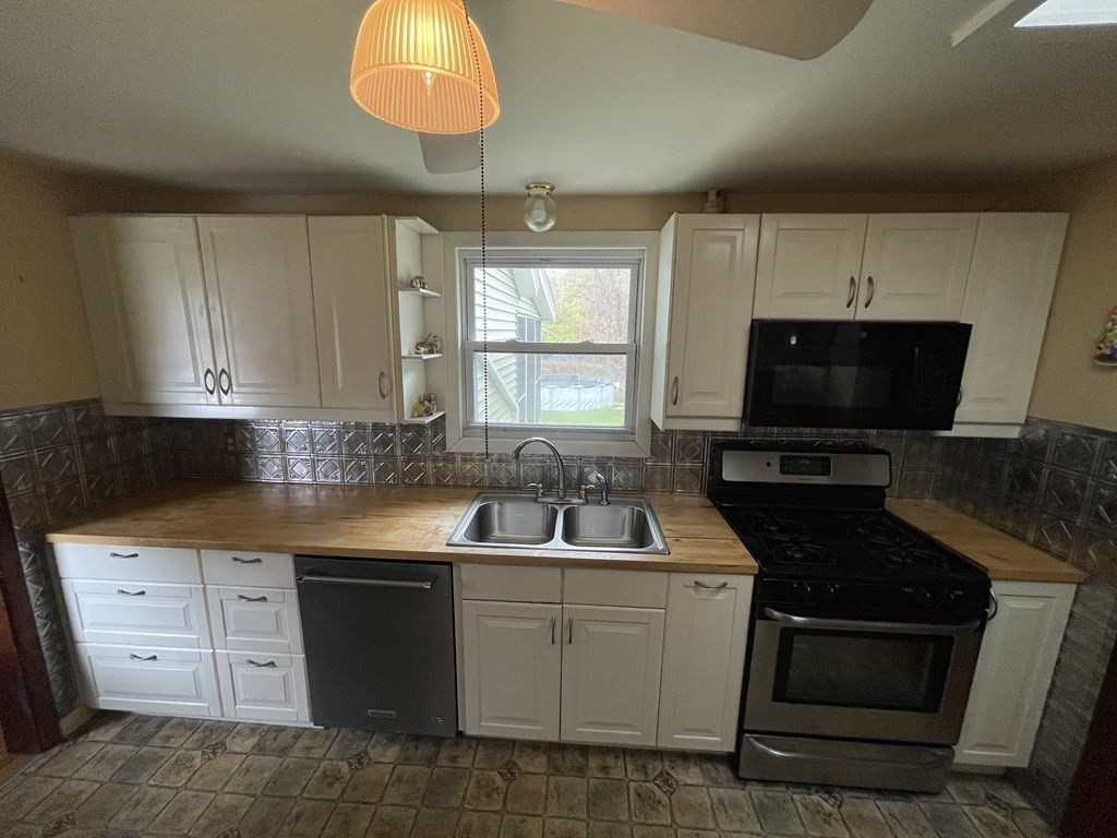81 Dalton Road Chelmsford, MA 01824 - Photo 7 of 26 Gallery Image 7