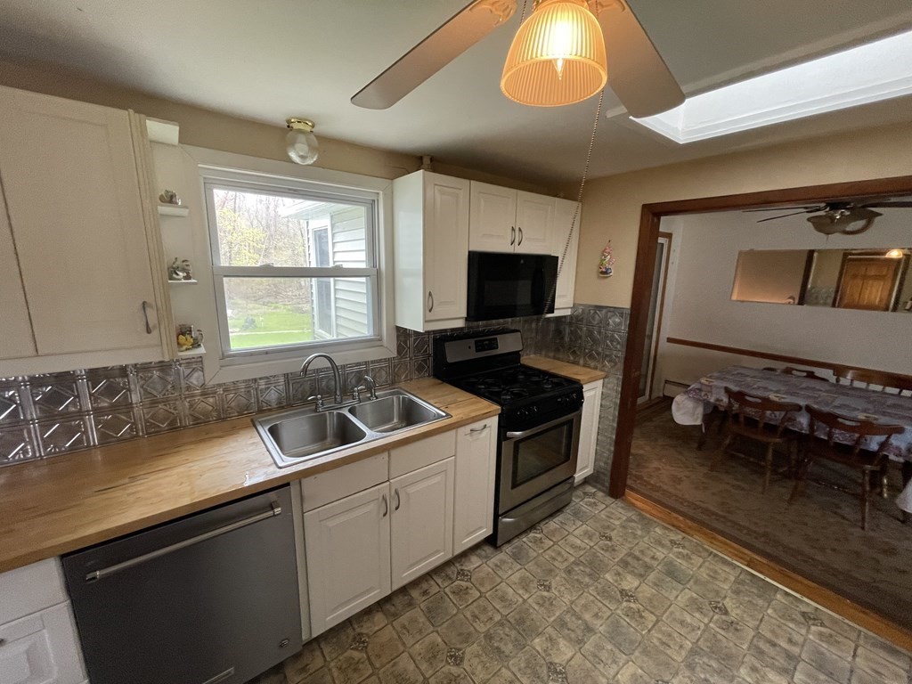 81 Dalton Road Chelmsford, MA 01824 - Photo 9 of 26 Gallery Image 9