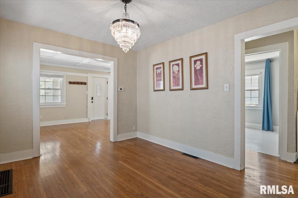 517 South Feldkamp Avenue Springfield, IL 62704 - Photo 9 of 32