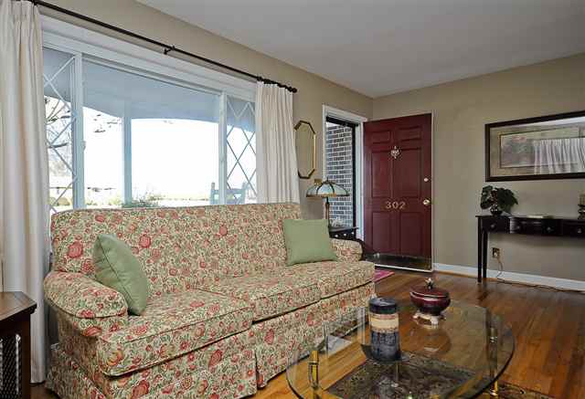302 Mitchell Road Greenville, SC 29615 - Photo 10 of 25 Gallery Image 10