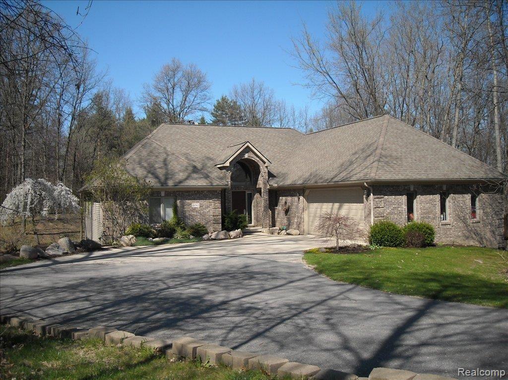 2950 Sanitorium Road Howell, MI 48843 - Photo 1 of 10 2950 Sanitorium front summer