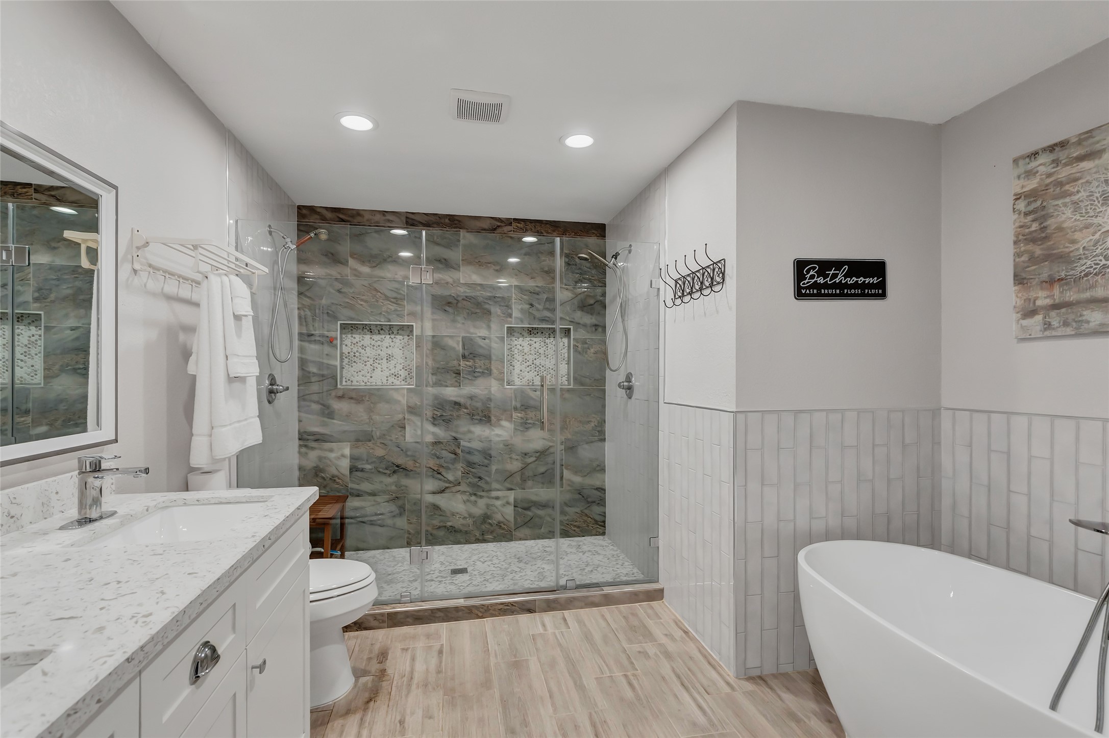 105 Wallisville Road Liberty, TX 77575 - Photo 27 of 43 Primary Bathroom