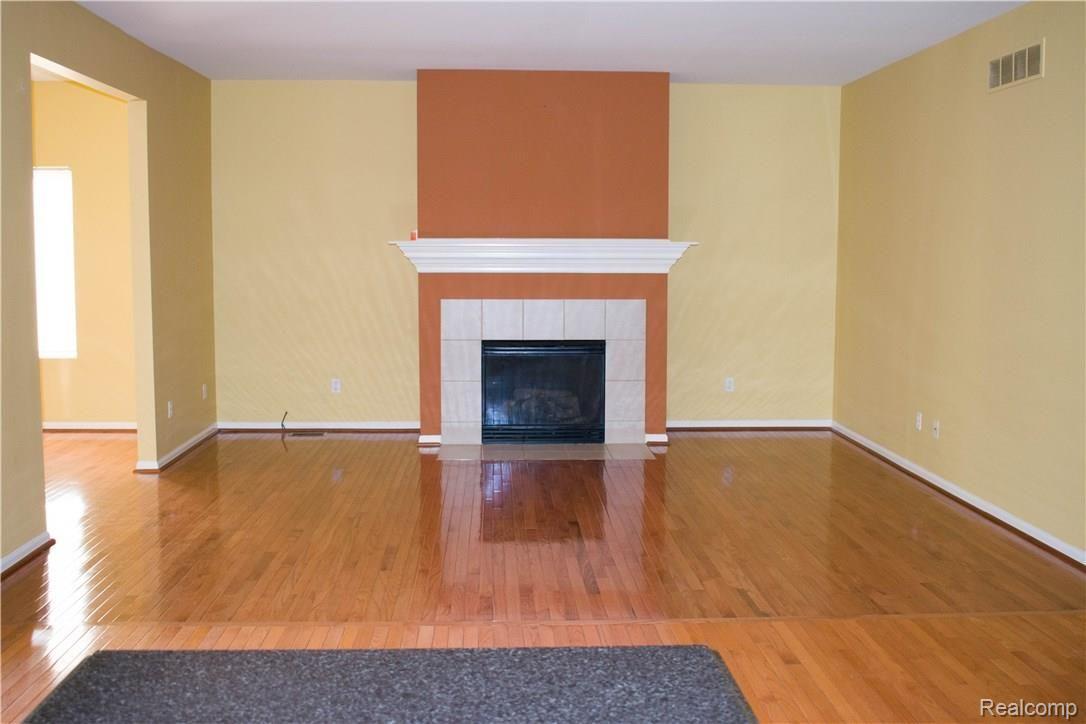2107 Cattail Circle Rochester, MI 48309 - Photo 5 of 15 DSC_0132.jpg