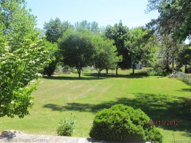3151 St Clair Drive Rochester, MI 48309 - Photo 15 of 15 Huge back yard.JPG