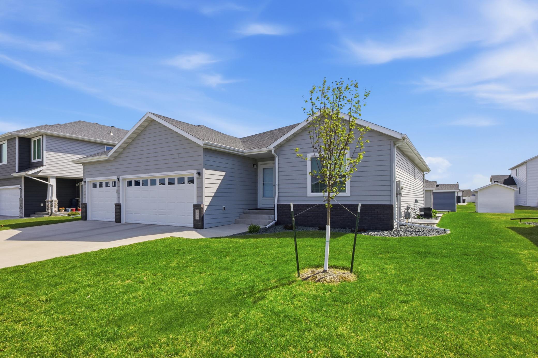 3724 49th Street South Fargo, ND 58104 - Photo 2 of 44