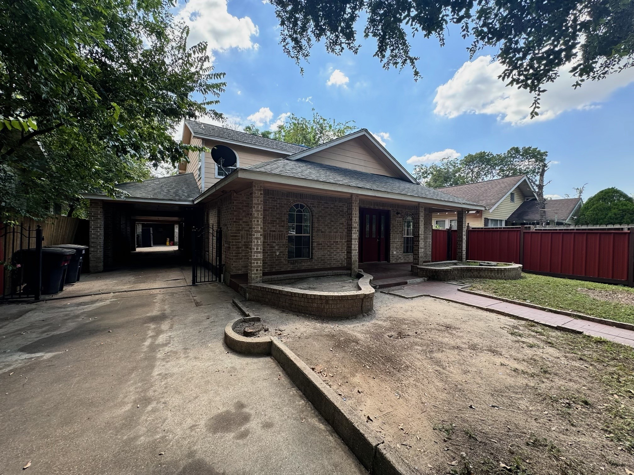 4722 Woodside Street Houston, TX 77023 - Photo 2 of 24 front view of a house with a yard