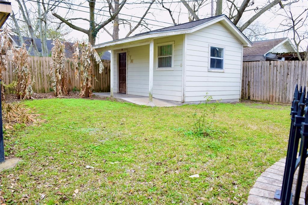 4722 Woodside Street Houston, TX 77023 - Photo 24 of 24 a view of a backyard with a garden