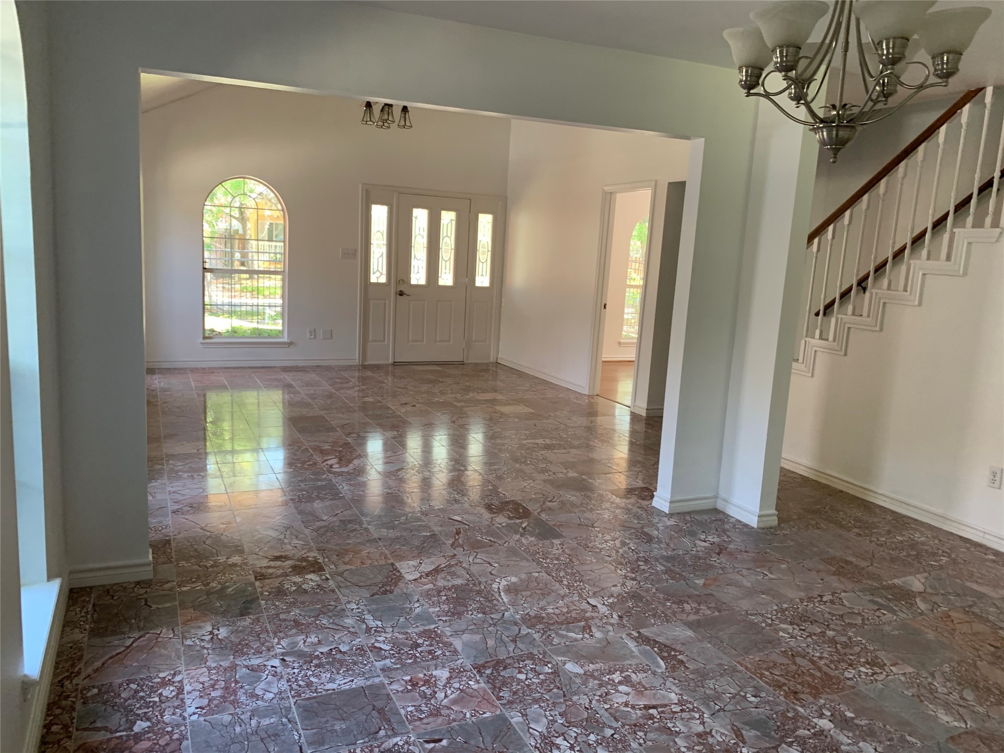 4722 Woodside Street Houston, TX 77023 - Photo 7 of 24 a view of empty room with window