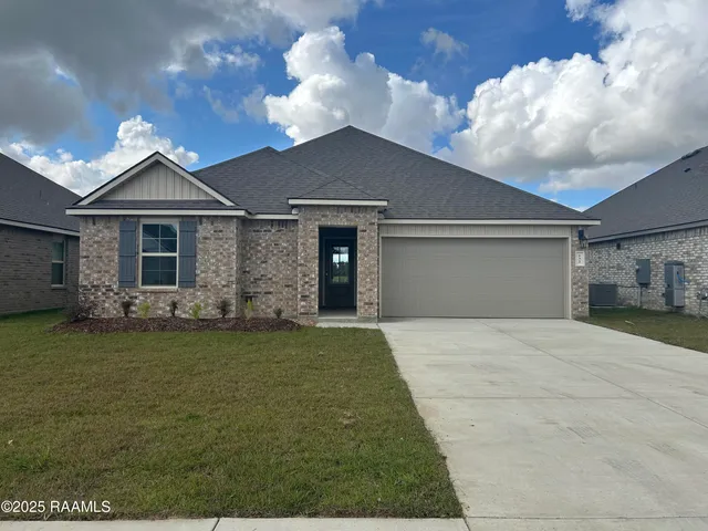 $207,000 | 132 Cottage Cove, Maurice, LA 70555