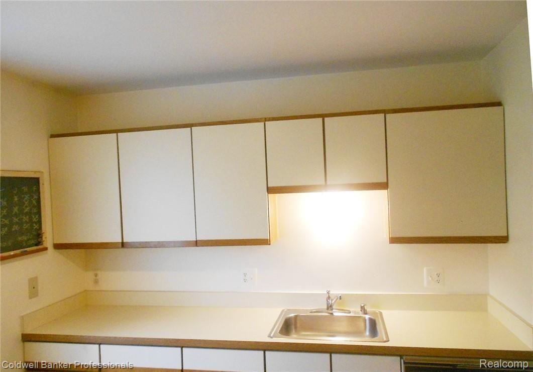 2517 Samoset Road Royal Oak, MI 48073 - Photo 12 of 41 6a.JPG