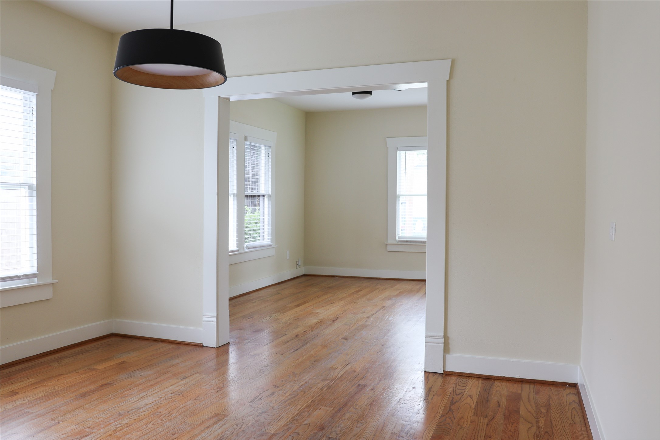 220 West 16th Street Houston, TX 77008 - Photo 6 of 11 Living and Dining