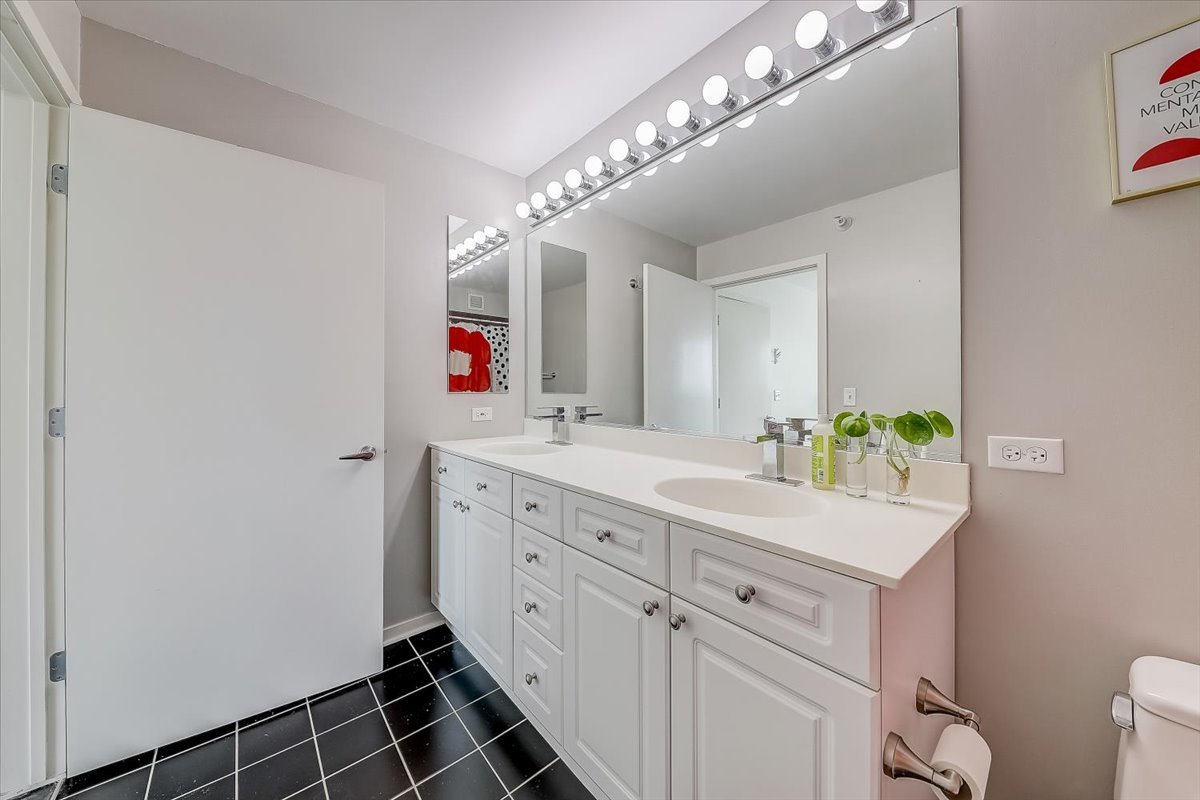 1640 Maple Avenue, Unit 904 Evanston, IL 60201 - Photo 14 of 27 Gallery Image 14