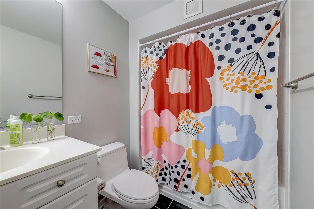 1640 Maple Avenue, Unit 904 Evanston, IL 60201 - Photo 15 of 27 Gallery Image 15