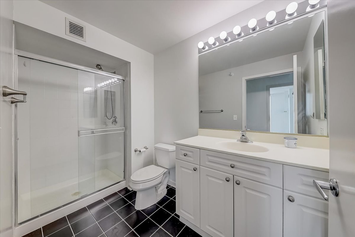 1640 Maple Avenue, Unit 904 Evanston, IL 60201 - Photo 18 of 27 Gallery Image 18